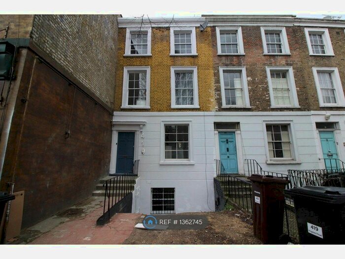 Studio To Rent In Kingsland Road, London, E8