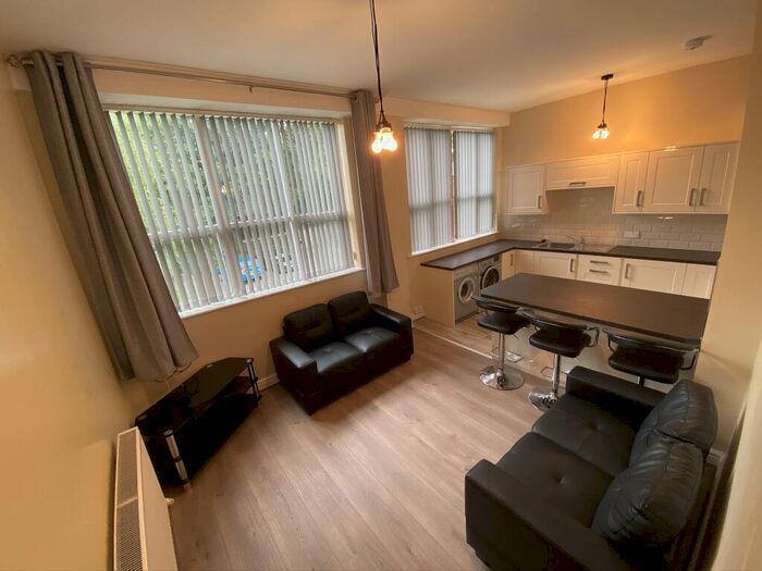 2 Bedroom Flat To Rent In Ladybarn Lane, Manchester, M14