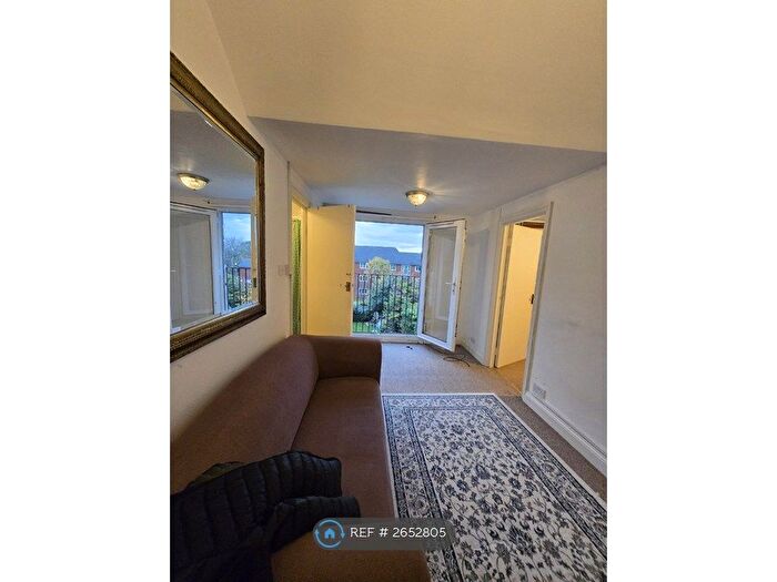 1 Bedroom Flat To Rent In Hanger Lane, London, W5