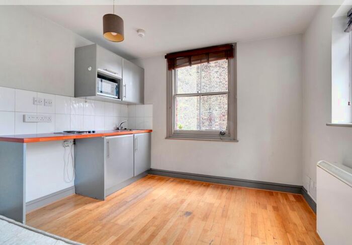 Studio To Rent In Viva Court, Kilburn High Road, Kilburn, London, NW6