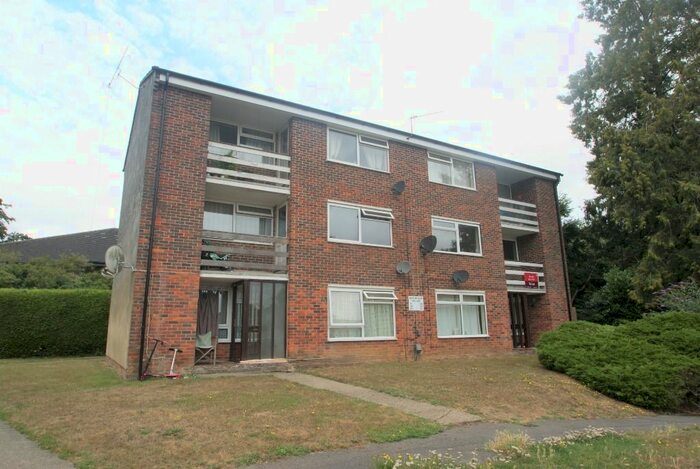 2 Bedroom Flat For Sale In The Elms, Andover, SP10