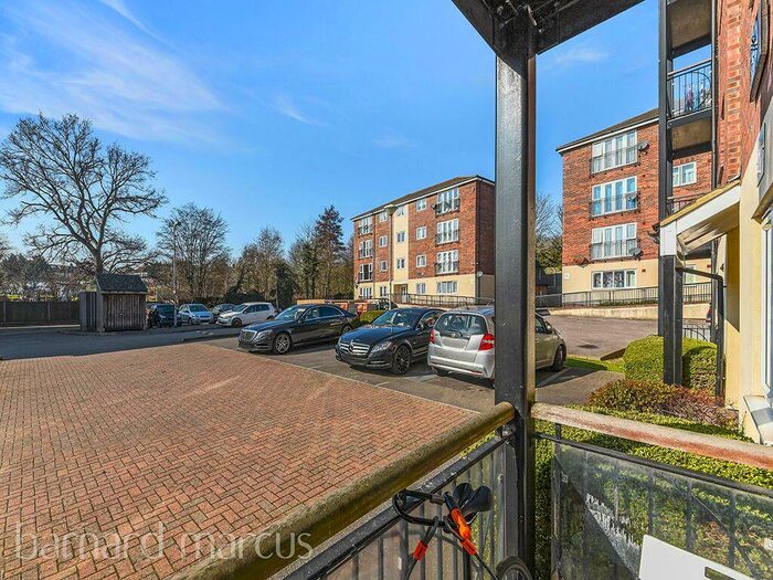 2 Bedroom Apartment To Rent In Denham Road, N20