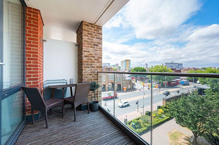 Studio To Rent In Plumstead Road, Woolwich, London, SE18