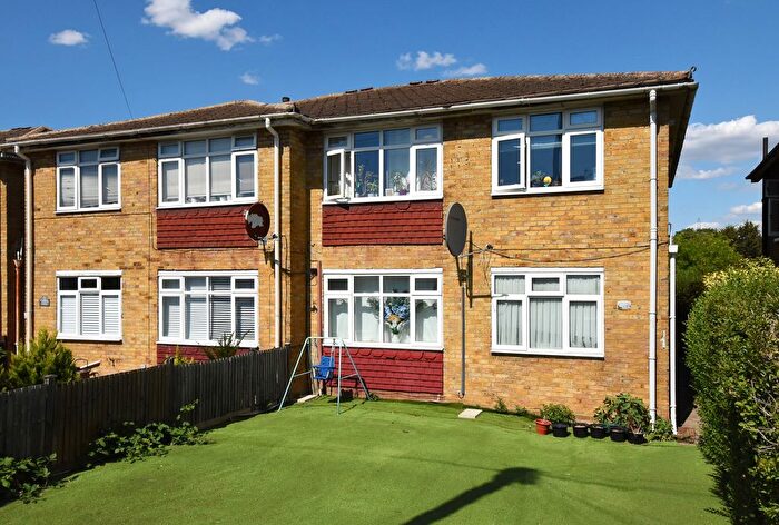 2 Bedroom Maisonette For Sale In Castle Court, Morden, Morden, SM4
