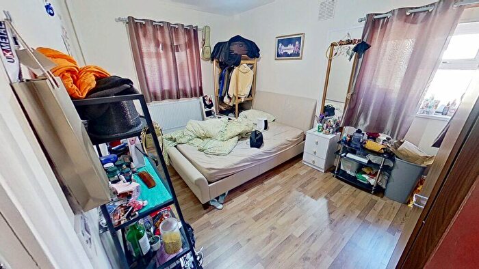 3 Bedroom Flat To Rent In Bristol Road, Selly Oak, Birmingham, B29