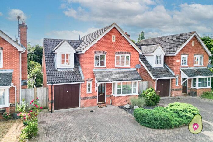 4 Bedroom Detached House For Sale In Foxborough, Swallowfield, RG7