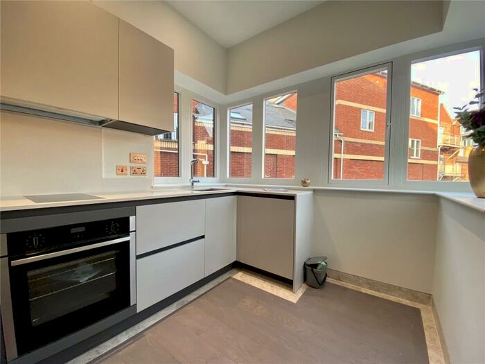 Apartment To Rent In Duke Street, Reading, RG1