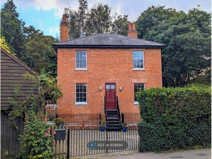 3 Bedroom Detached House To Rent In Brockham Green, Brockham, Betchworth, RH3