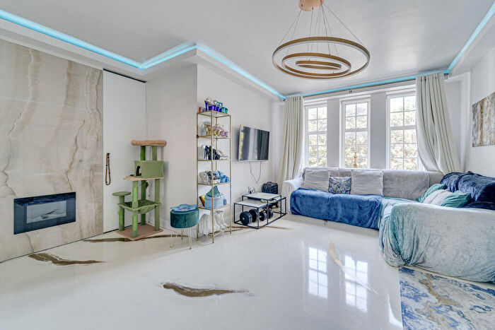 1 Bedroom Apartment To Rent In Hillside Court, Finchley Road, London, NW3