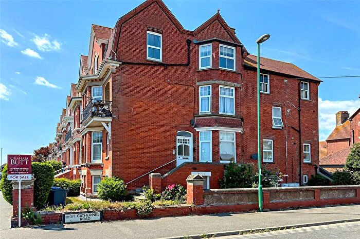 2 Bedroom Flat To Rent In South Terrace, Littlehampton, West Sussex, BN17