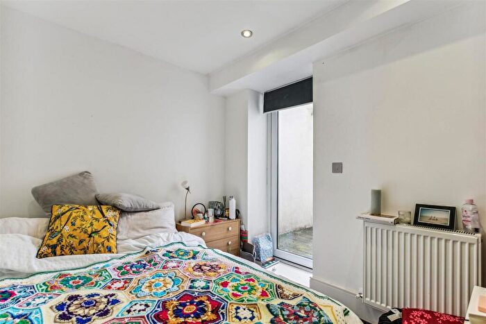 4 Bedroom Flat To Rent In Railton Road, London, SE24