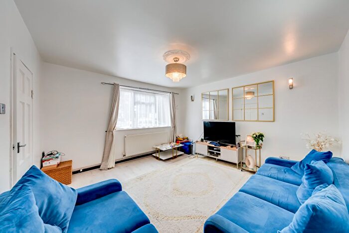 4 Bedroom Terraced House For Sale In Lindley Street, London, E1