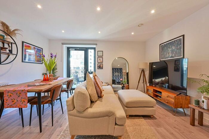 1 Bedroom Flat For Sale In Osiers Road, Wandsworth Town, London, SW18