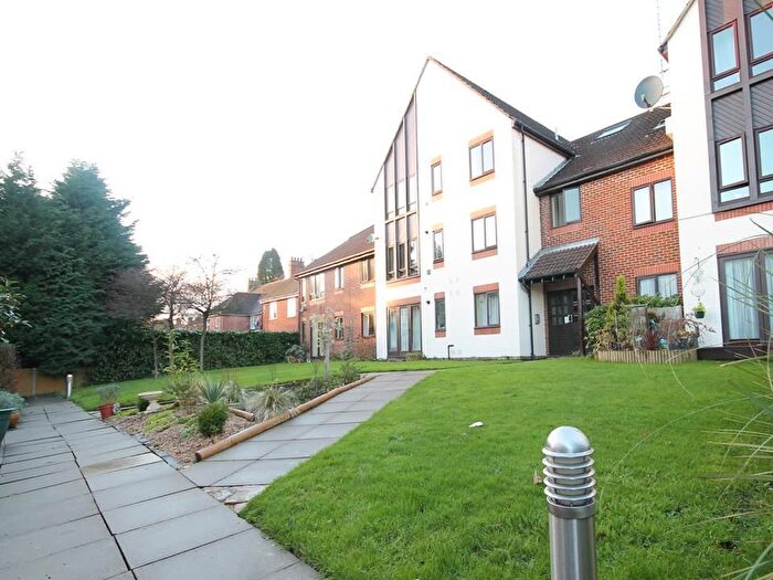1 Bedroom Flat To Rent In Liphook Road, Near Wey Hill, Haslemere, Surrey, GU27