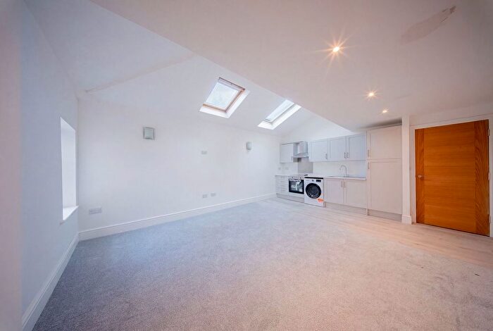 2 Bedroom Flat To Rent In Weldon Road, Altrincham, WA14