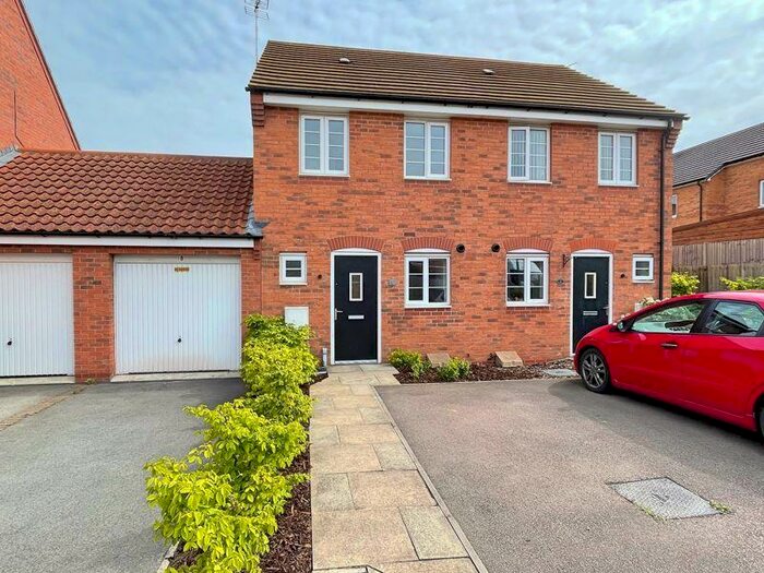 2 Bedroom Semi-Detached House To Rent In Hathersage Close, Grantham, NG31