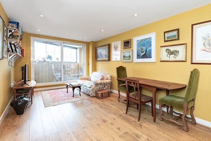 2 Bedroom Flat For Sale In Herne Hill, London, SE24