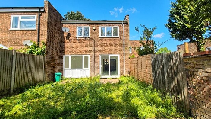 3 Bedroom End Of Terrace House For Sale In Copenhagen Close, Luton, LU3