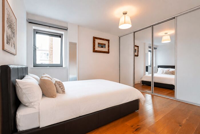 2 Bedroom Flat To Rent In Hamilton Court, Montague Street, BS2