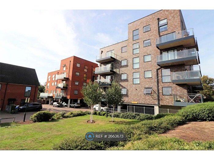 3 Bedroom Flat To Rent In Dell View Road, Erith, DA8