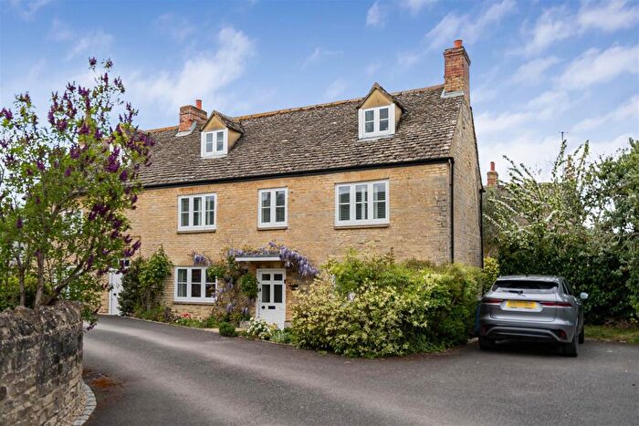 3 Bedroom House For Sale In Oxford Courts, Weston-On-The-Green, Bicester, OX25