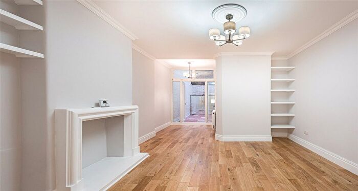 2 Bedroom Flat To Rent In Gloucester Street, London, SW1V