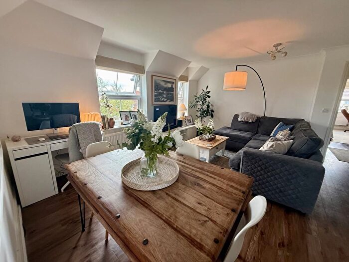 2 Bedroom Flat To Rent In Wren Gardens, Jennett's Park, RG12