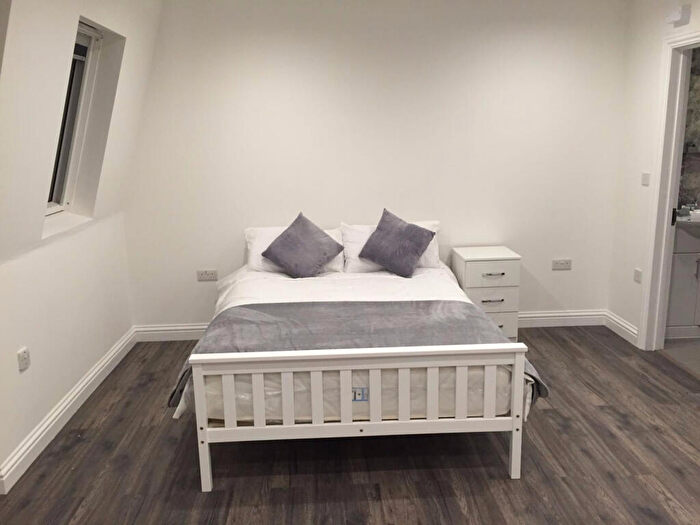 Studio To Rent In Essex Road, Islington, N1