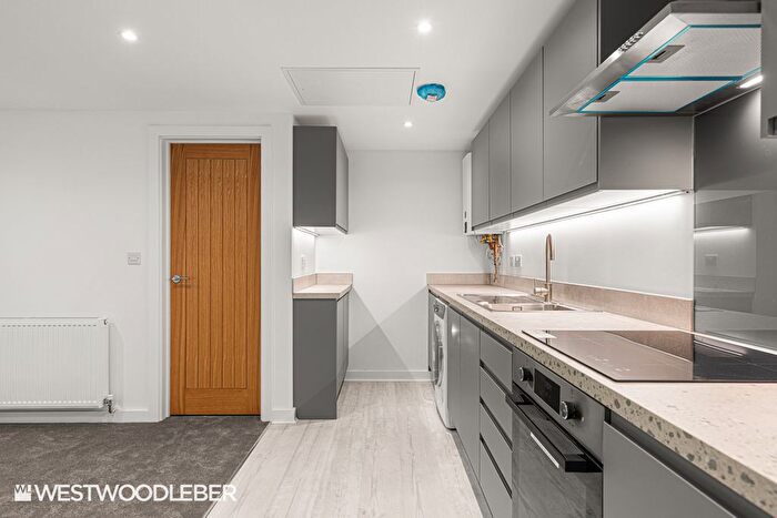2 Bedroom Barn Conversion To Rent In Mangrove Lane, Hertford, SG13