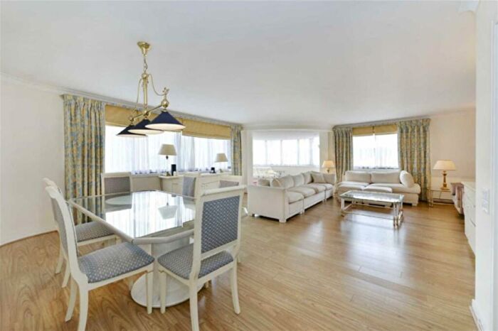 3 Bedroom Flat To Rent In Queens Terrace, St John's Wood, NW8