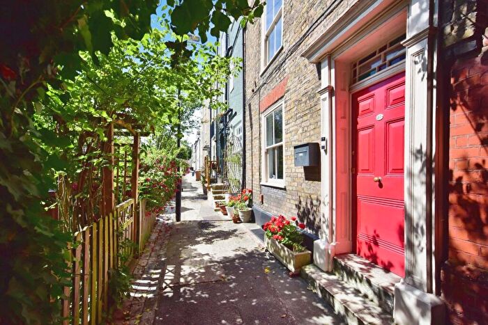 3 Bedroom End Of Terrace House For Sale In Maidstone Road, Rochester, Kent, ME1