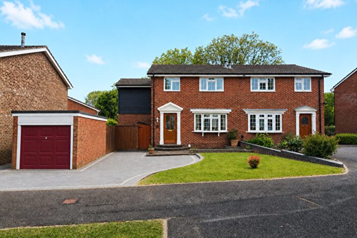 4 Bedroom Semi-Detached House For Sale In Bartlett Close, Fareham, PO15