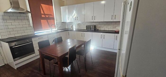 4 Bedroom Terraced House To Rent In Winfield Terrace, Leeds, West Yorkshire, LS2