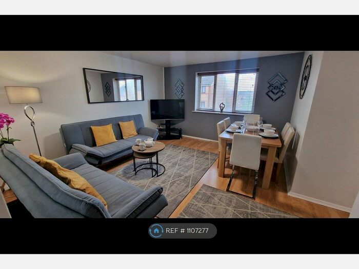 2 Bedroom Flat To Rent In Draycott Close, London, NW2