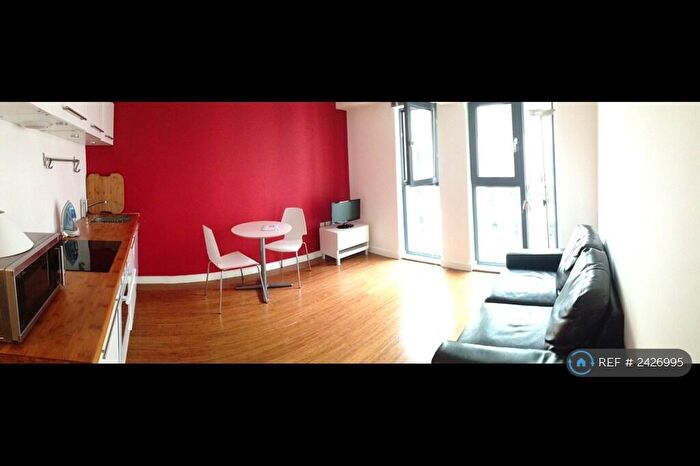 Studio To Rent In Greenhouse, Leeds, LS11