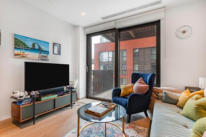 2 Bedroom Flat For Sale In Embassy Gardens, New Covent Garden, SW11