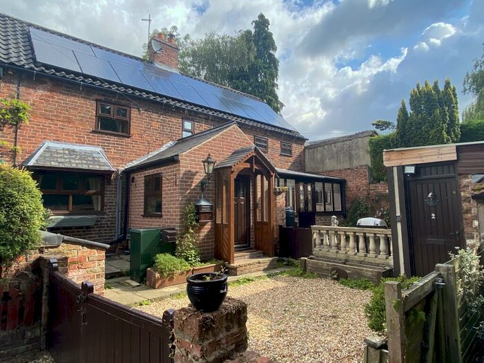 3 Bedroom Cottage To Rent In River View, Misson, DN10