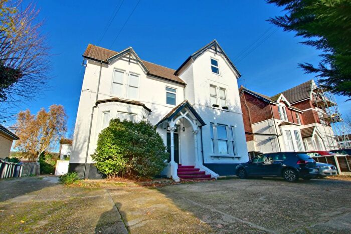 2 Bedroom Flat To Rent In Hayes Lane, Bromley, BR2