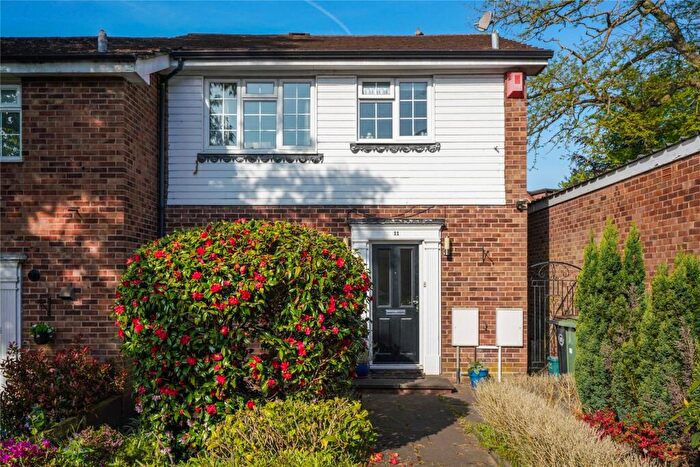 3 Bedroom End Of Terrace House For Sale In Julian Hill, Weybridge, Surrey, KT13