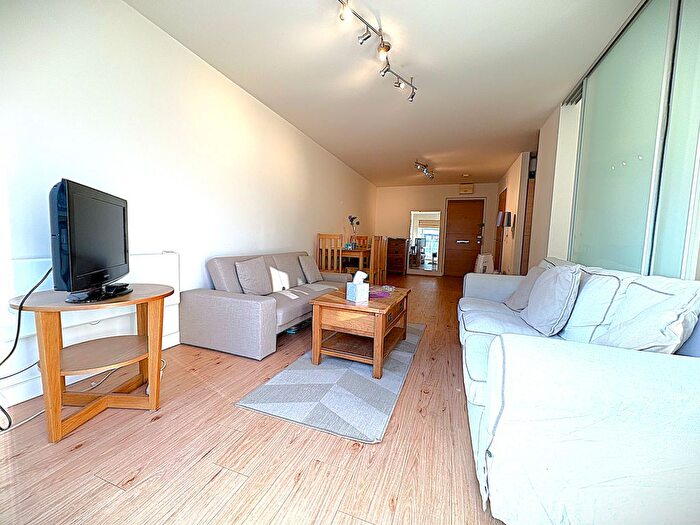 1 Bedroom Flat For Sale In Boulevard Drive, London, NW9