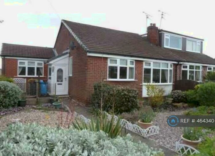 3 Bedroom Bungalow To Rent In Cheviot Close, Chadderton, Oldham, OL9