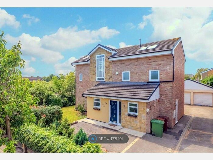 6 Bedroom Detached House To Rent In The Wheatings, Ossett, WF5