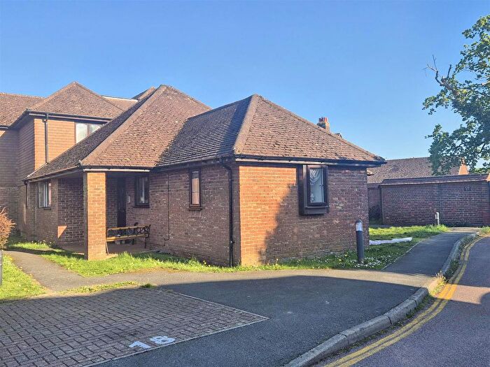 2 Bedroom Flat For Sale In Stonegate Way, Heathfield, TN21