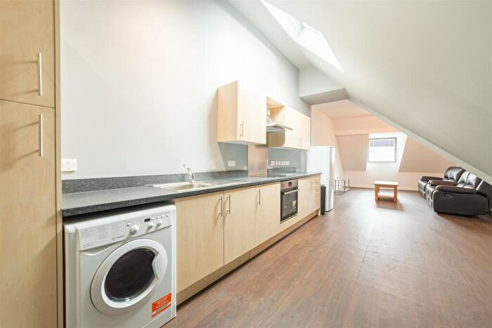 2 Bedroom Apartment To Rent In £pppw - Warton Terrace, Heaton, NE6