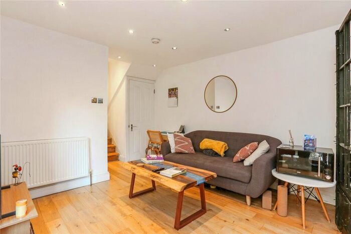 2 Bedroom Apartment To Rent In Gayville Road, London, SW11