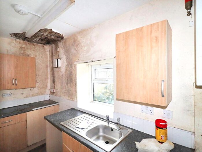 2 Bedroom Terraced House For Sale In Ingrow Lane, Keighley, BD22