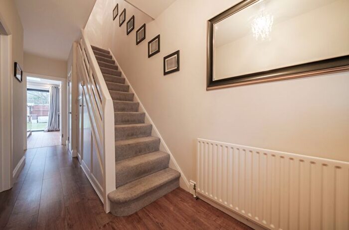 3 Bedroom Terraced House For Sale In Sparrows Lane, London, SE9