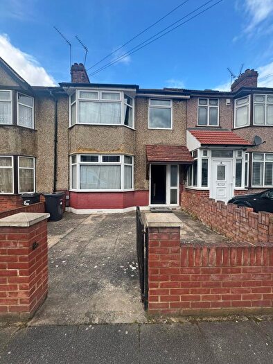3 Bedroom Terraced House To Rent In Fallaize Avenue, Ilford, IG1