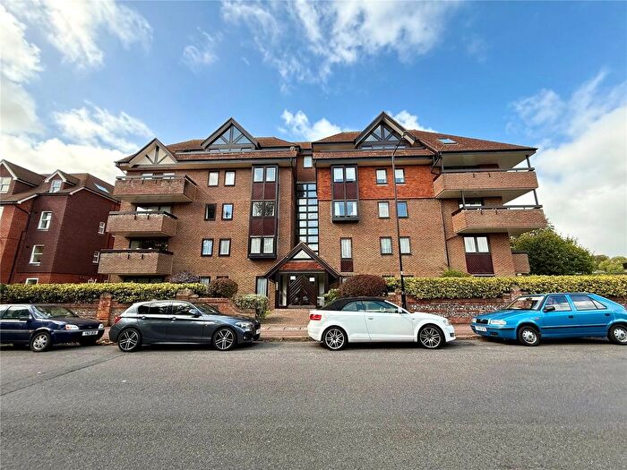 3 Bedroom Flat For Sale In Grassington Road, Eastbourne, East Sussex, BN20