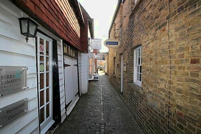 2 Bedroom Flat To Rent In High Street, Sevenoaks, TN13